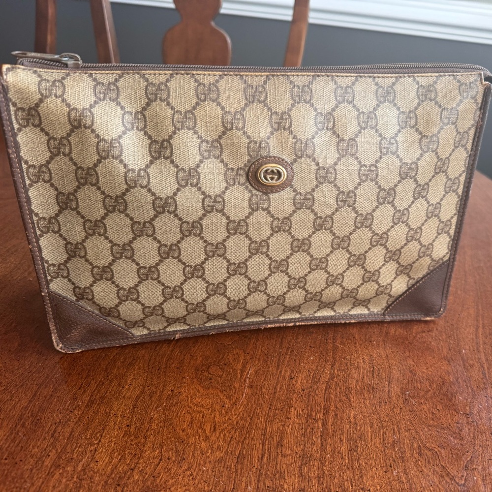 GUCCI Classic Vintage Monogram Clutch. Timeless design.